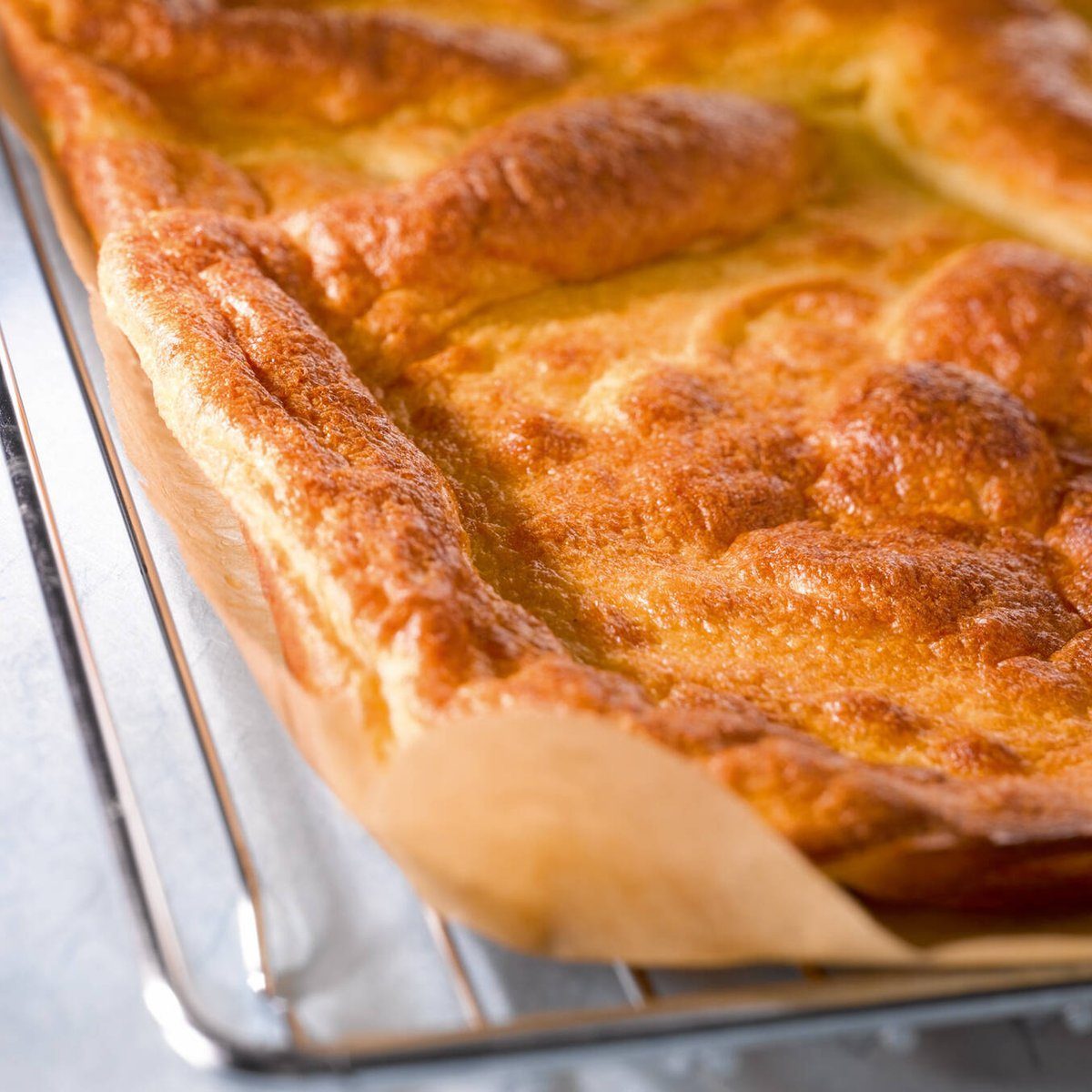 Pannukakku kermavaahdolla & mansikoilla