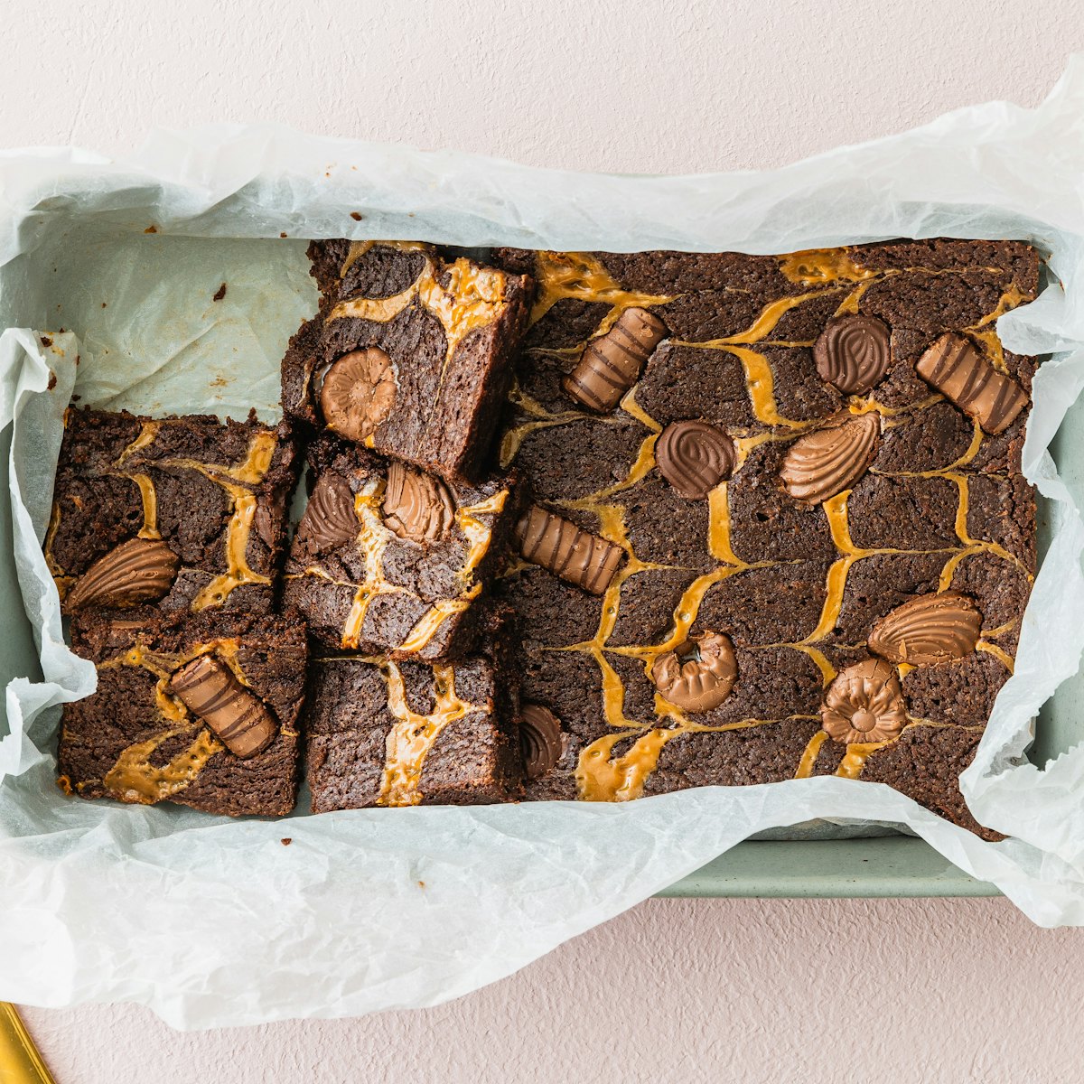 Kinuski-joulukonvehtibrownie
