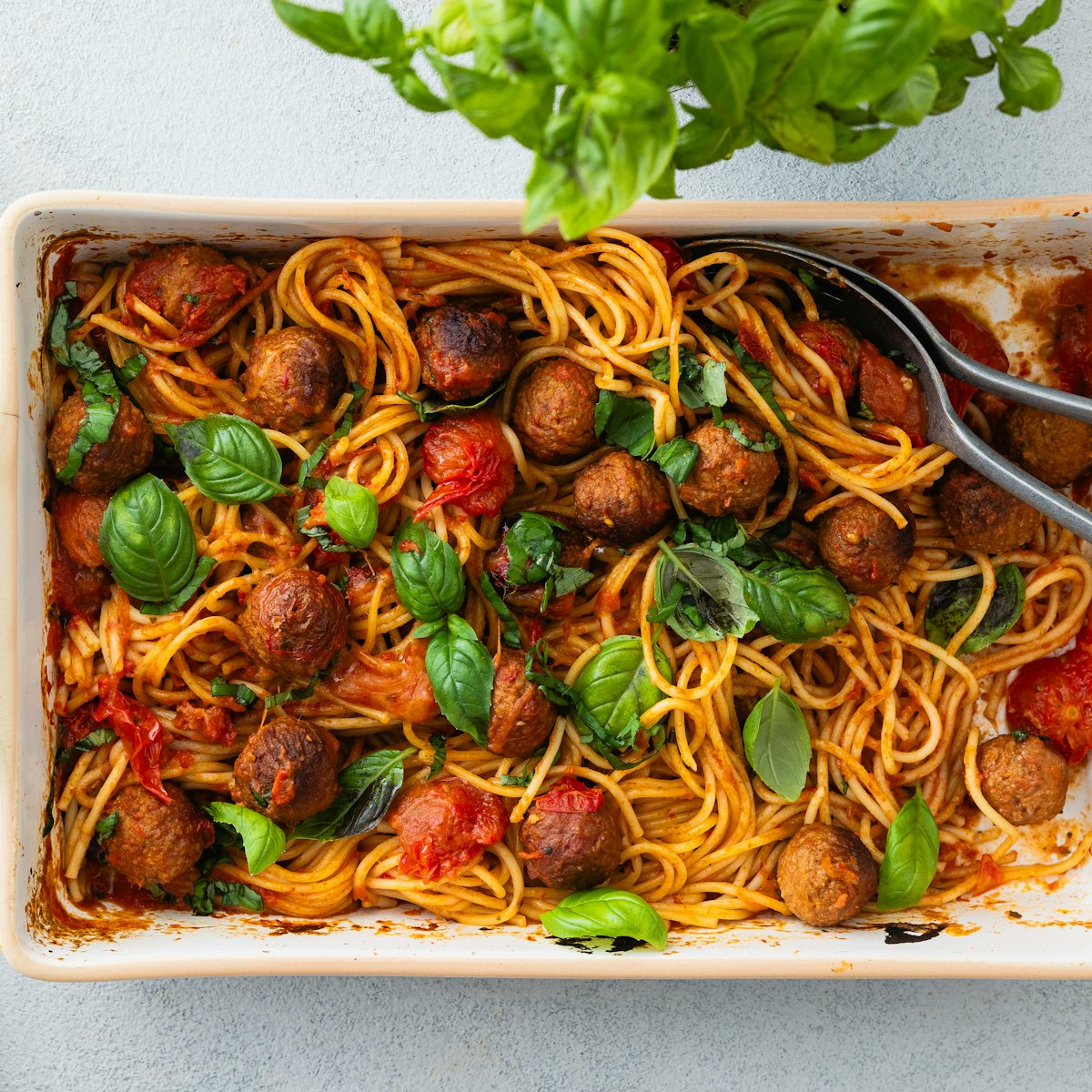 Lihapulla-spagettivuoka
