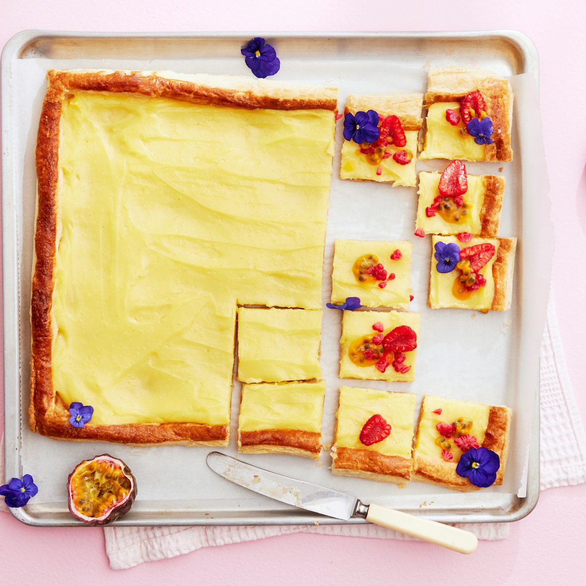 Pastel de nata pellillä
