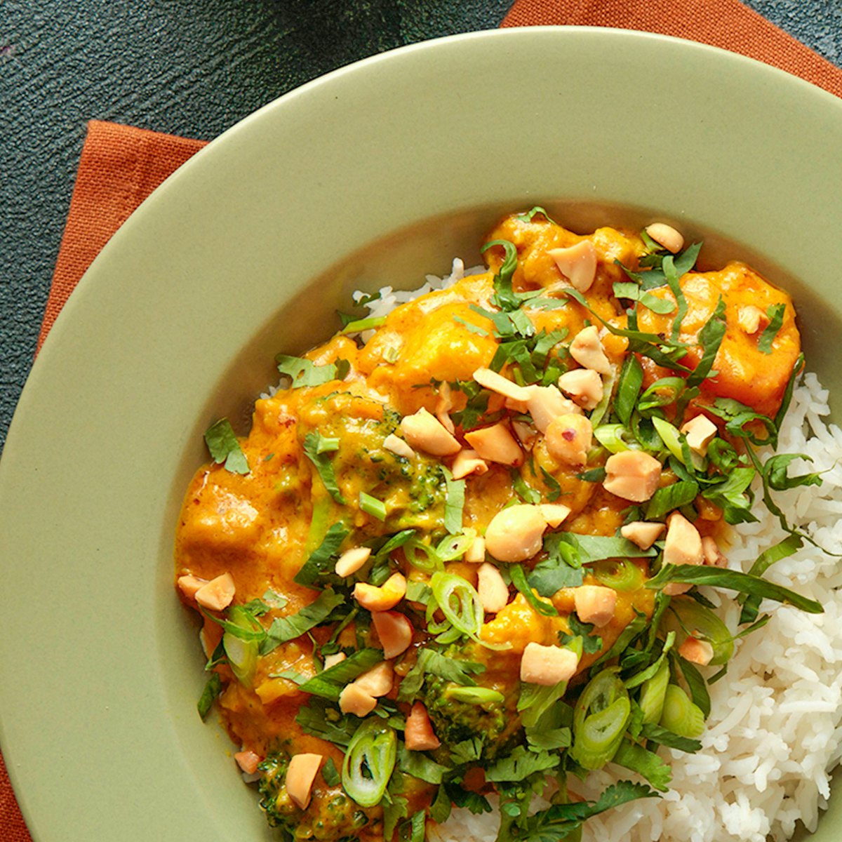 Täyteläinen maapähkinäcurry